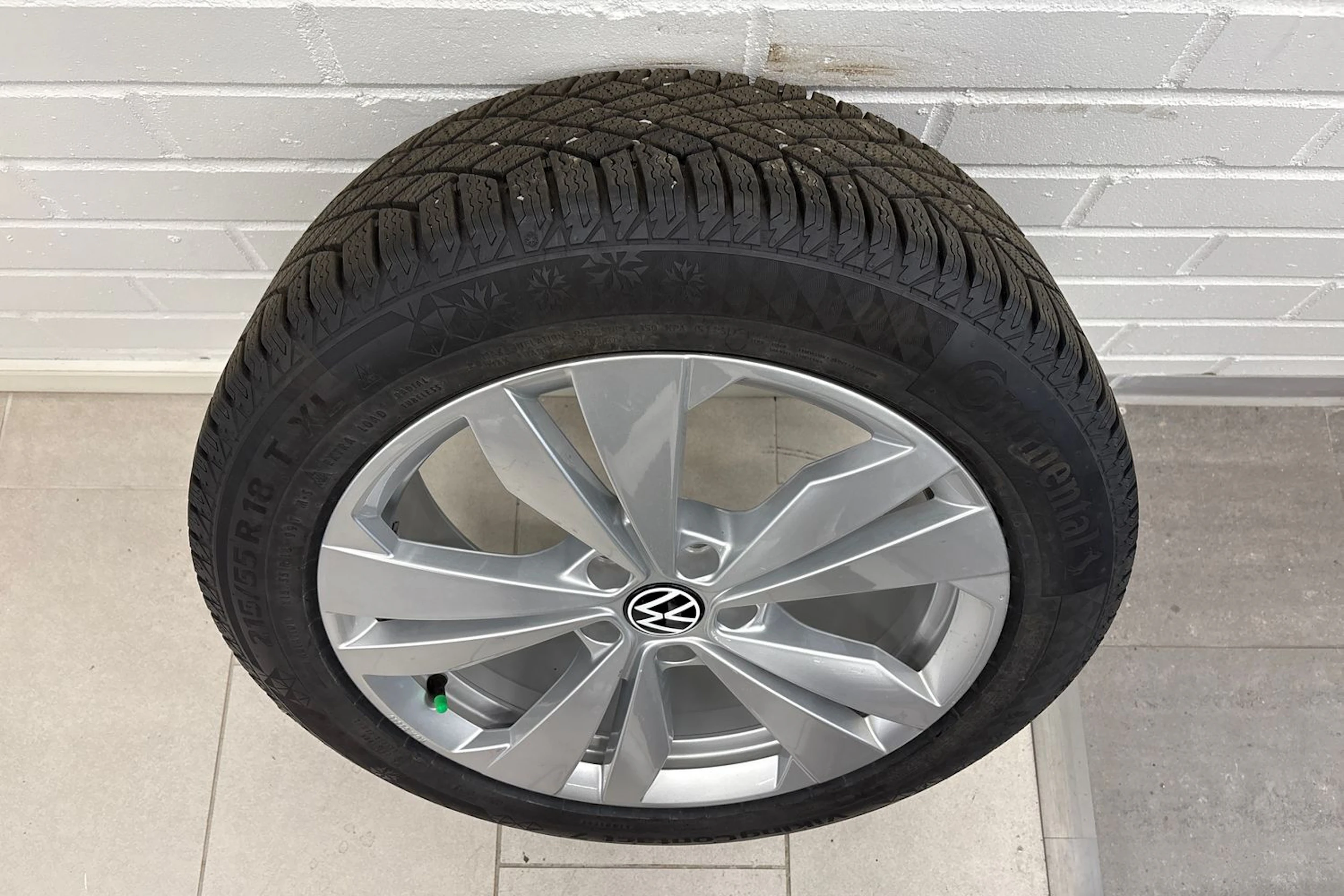 harmaa Volkswagen ID.3 2023 kuva 10.