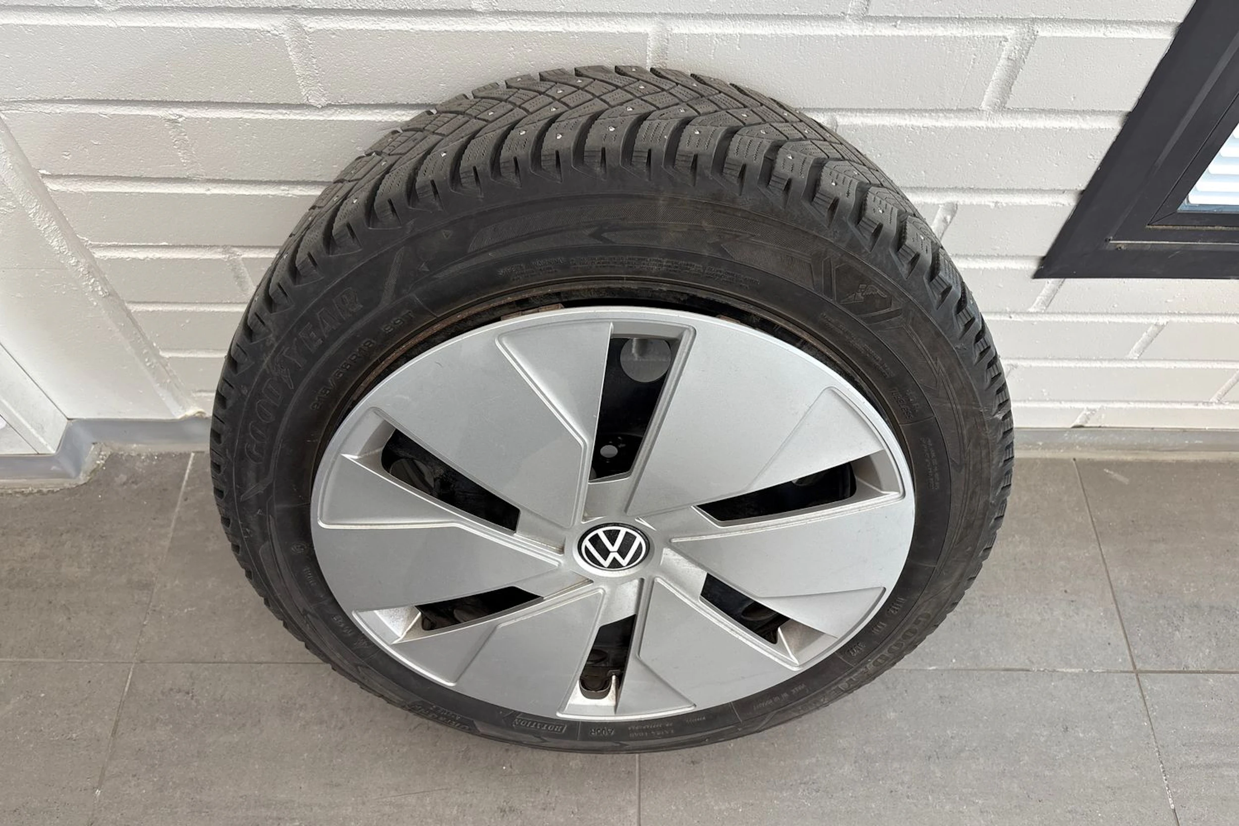 harmaa Volkswagen ID.3 2023 kuva 10.