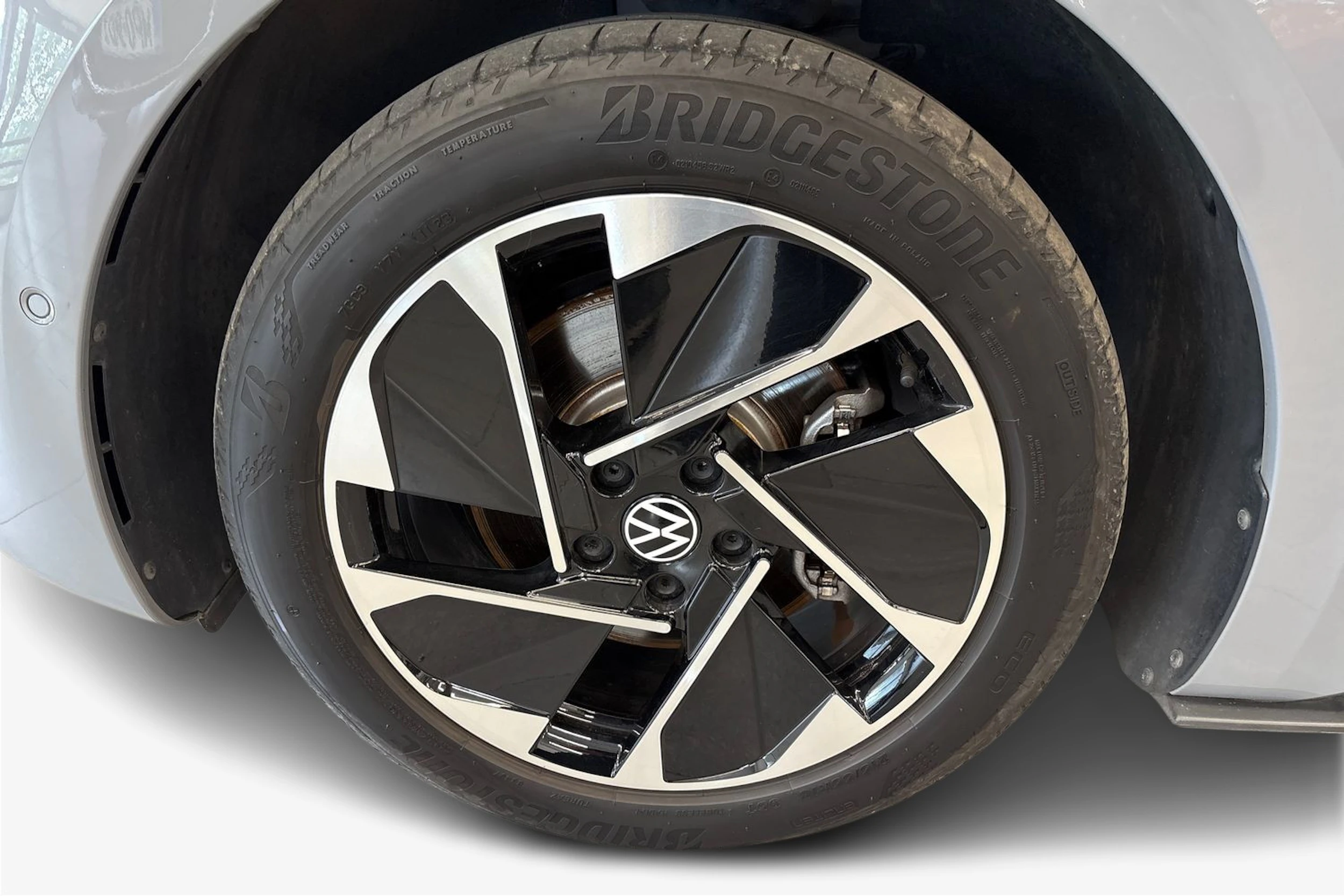 harmaa Volkswagen ID.3 2023 kuva 9.