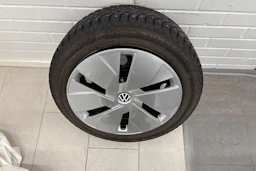 harmaa Volkswagen ID.3 2023 kuva 10.