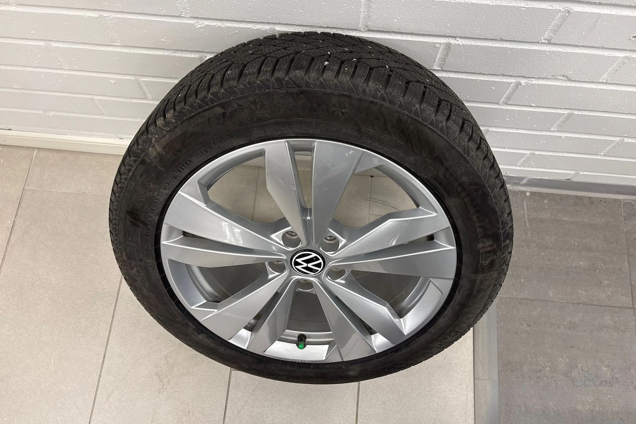 harmaa Volkswagen ID.3 2023 kuva 10.