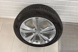 harmaa Volkswagen ID.3 2023 kuva 10.