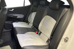 valkoinen Volkswagen ID.3 2023 kuva 10.