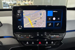 valkoinen Volkswagen ID.3 2023 kuva 14.