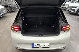 valkoinen Volkswagen ID.3 2023 kuva 17.