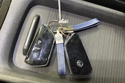 valkoinen Volkswagen ID.3 2023 kuva 18.