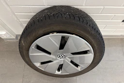 valkoinen Volkswagen ID.3 2023 kuva 10.