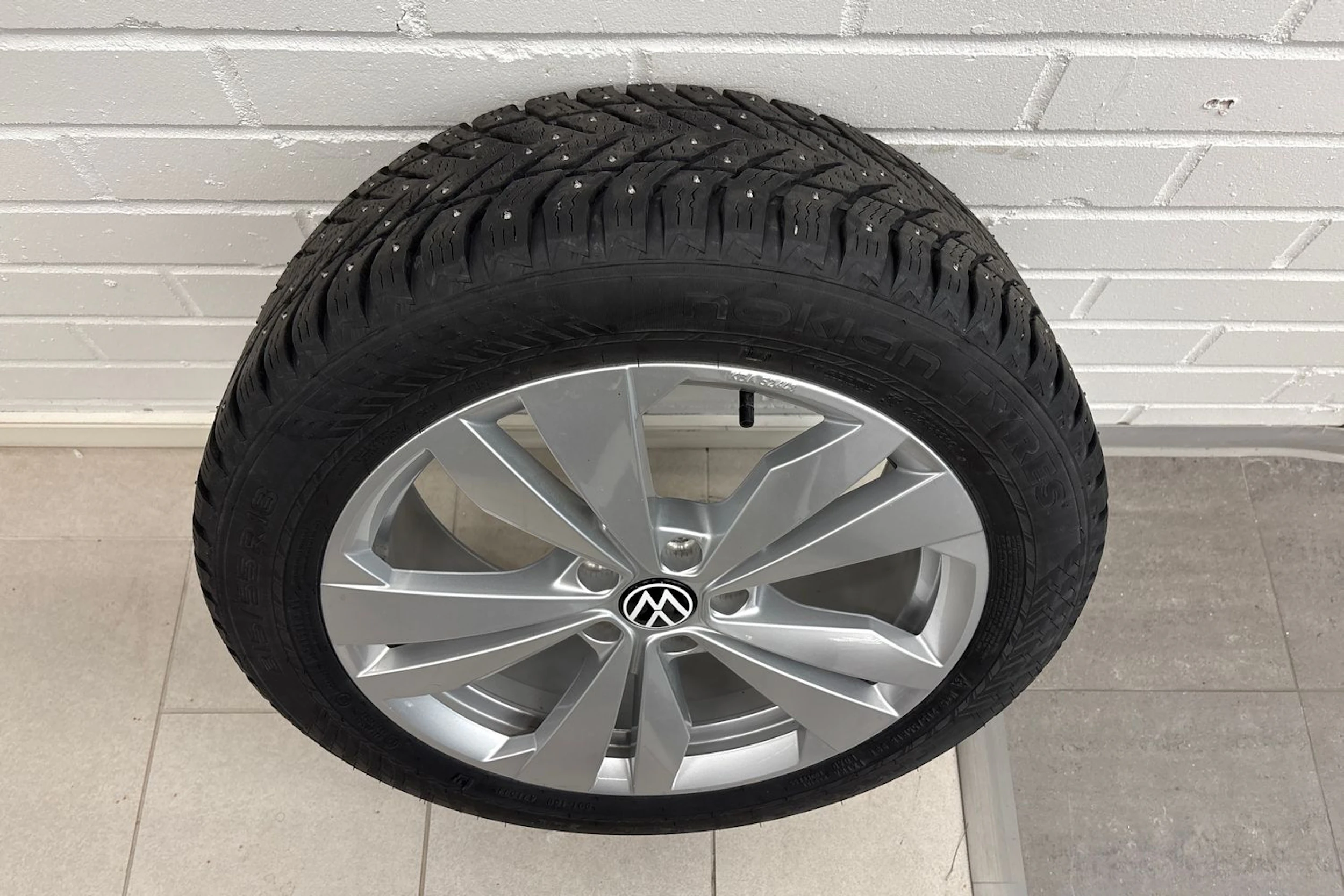 valkoinen Volkswagen ID.3 2023 kuva 10.