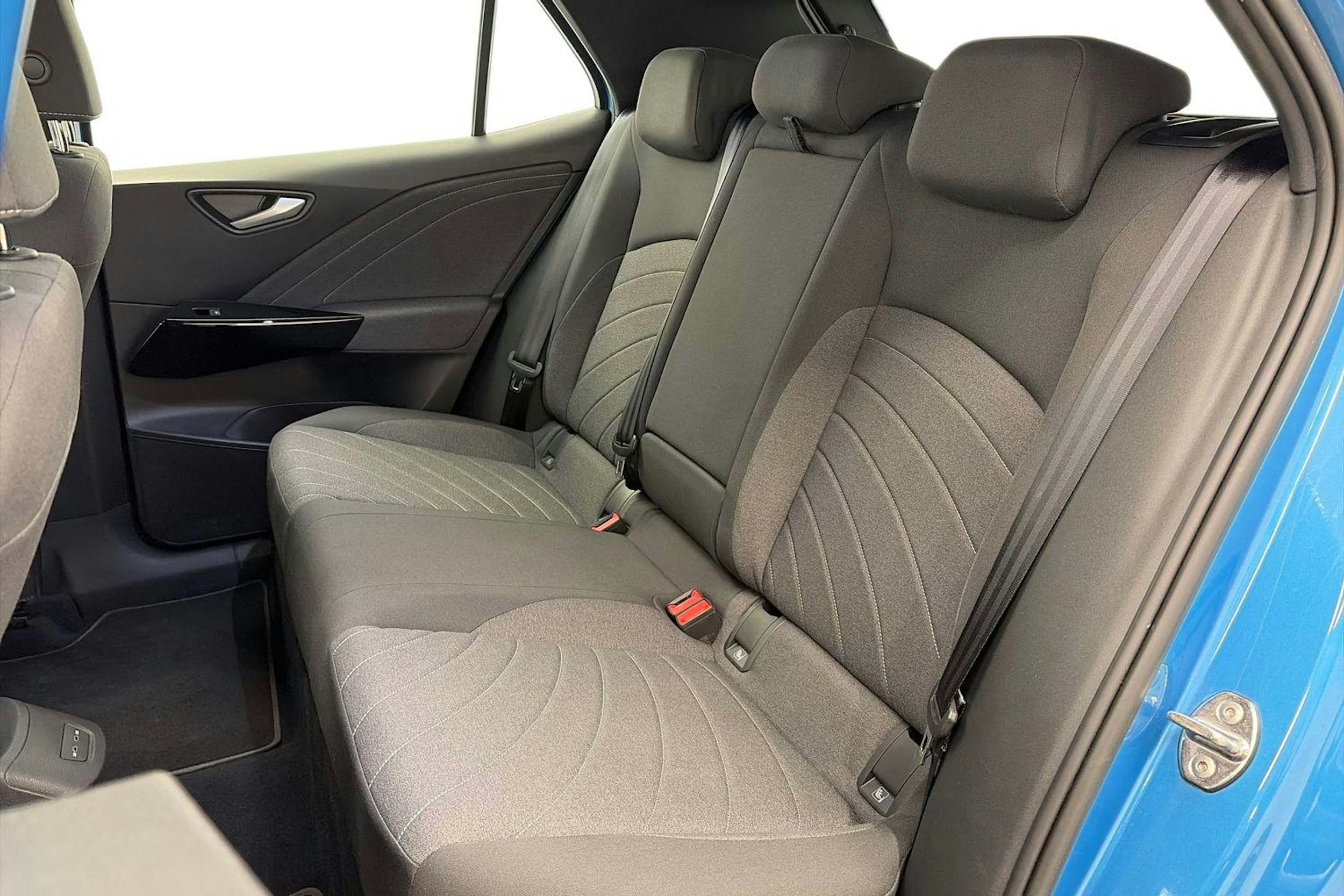 sininen Volkswagen ID.3 2023 kuva 10.