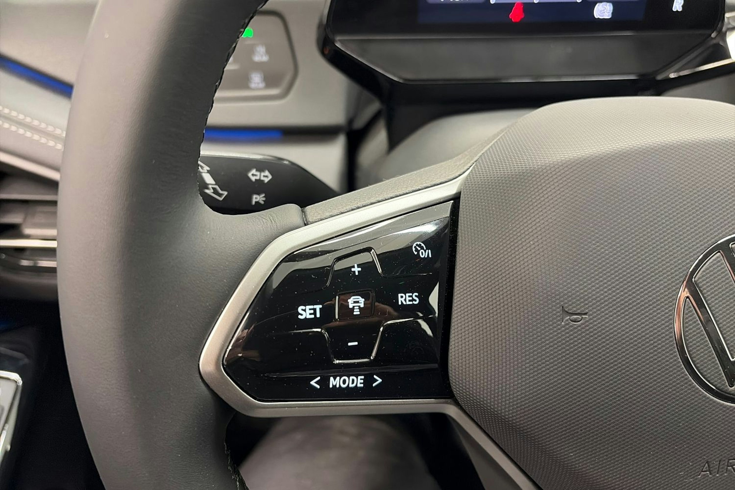 sininen Volkswagen ID.3 2023 kuva 17.