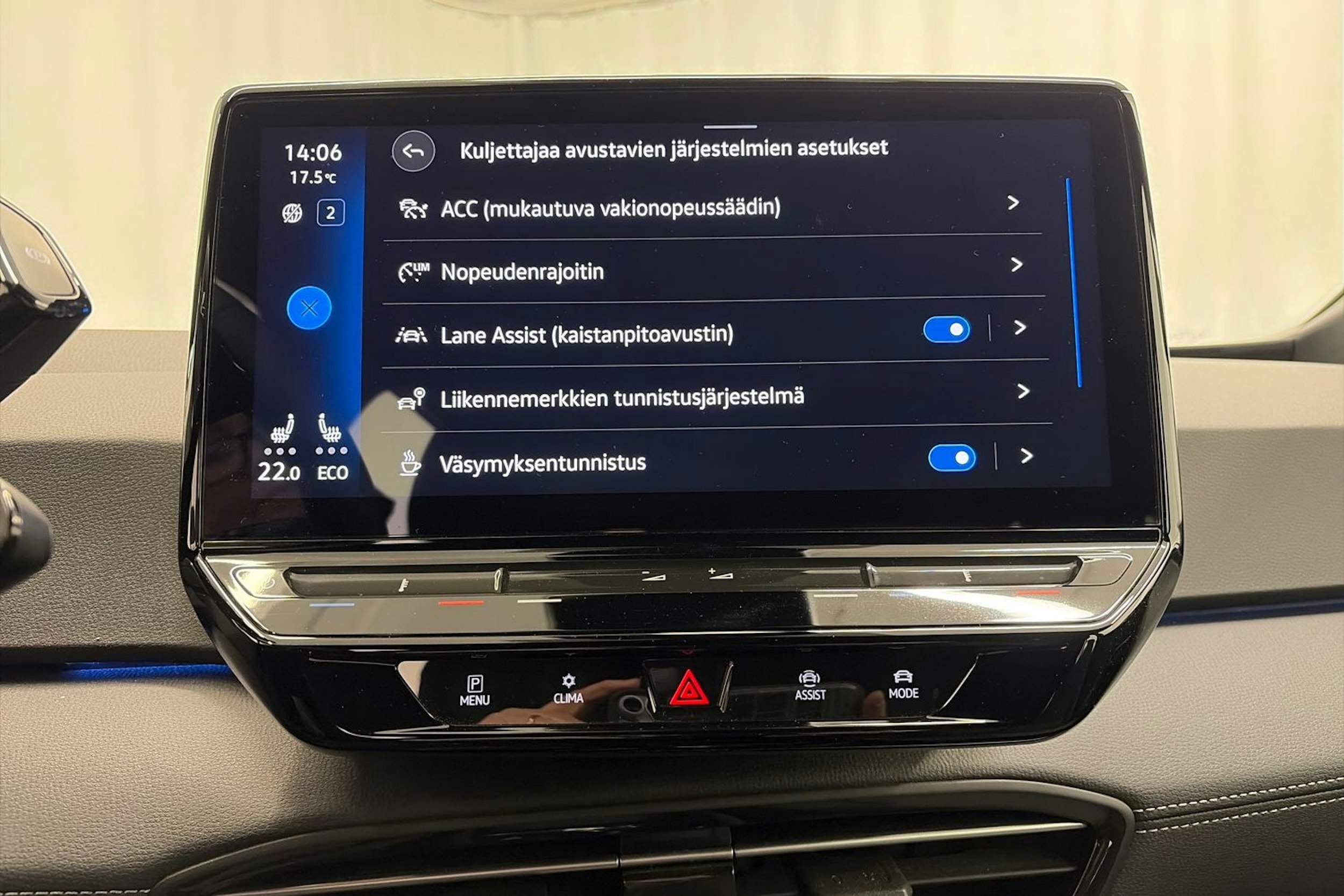 sininen Volkswagen ID.3 2023 kuva 23.