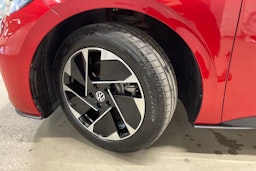 punainen Volkswagen ID.3 2023 kuva 10.
