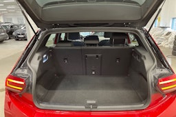 punainen Volkswagen ID.3 2023 kuva 12.