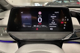 punainen Volkswagen ID.3 2023 kuva 14.