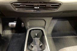 punainen Volkswagen ID.3 2023 kuva 22.