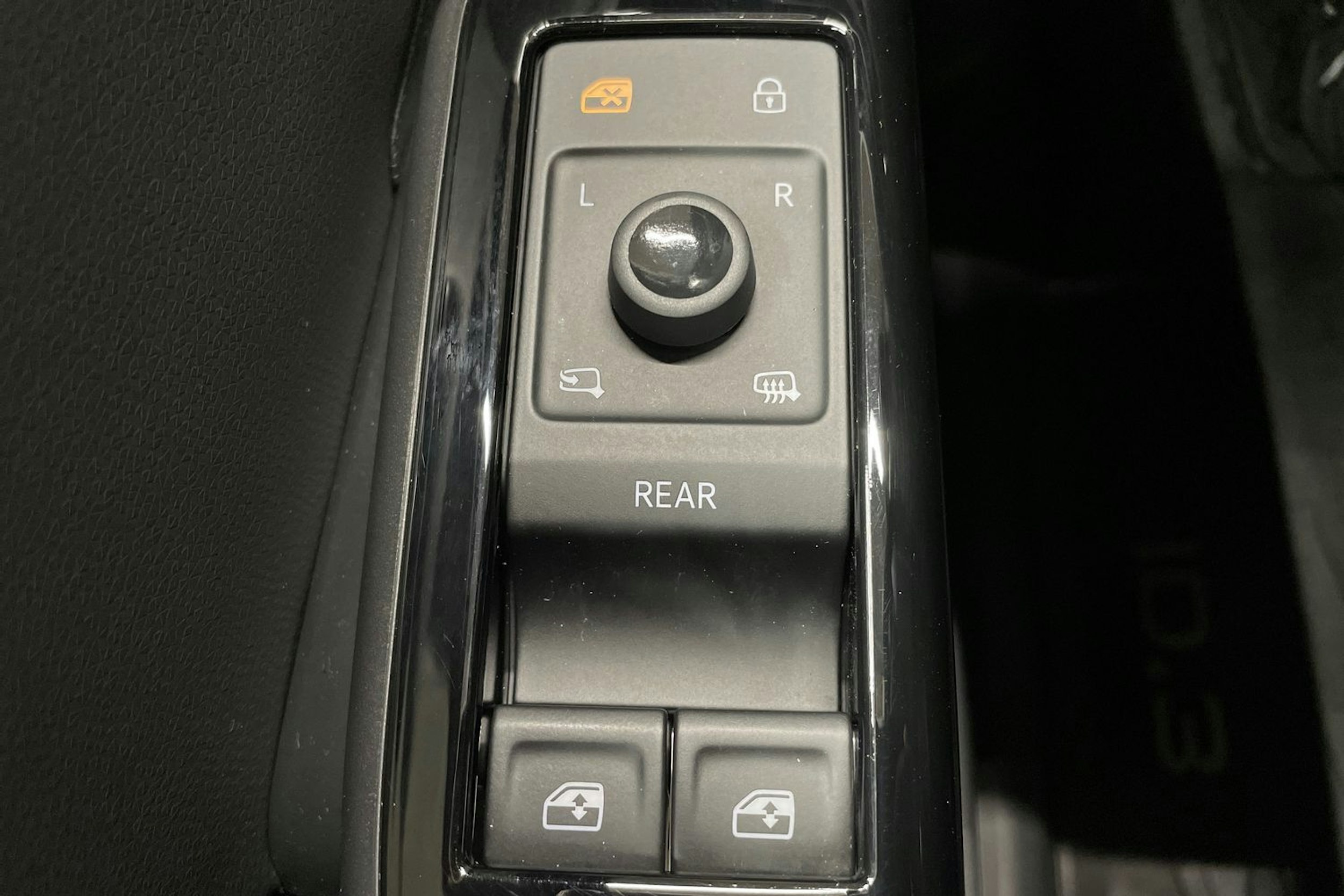 punainen Volkswagen ID.3 2023 kuva 25.
