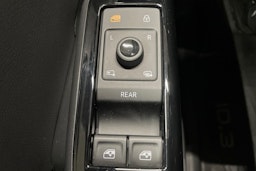 punainen Volkswagen ID.3 2023 kuva 25.