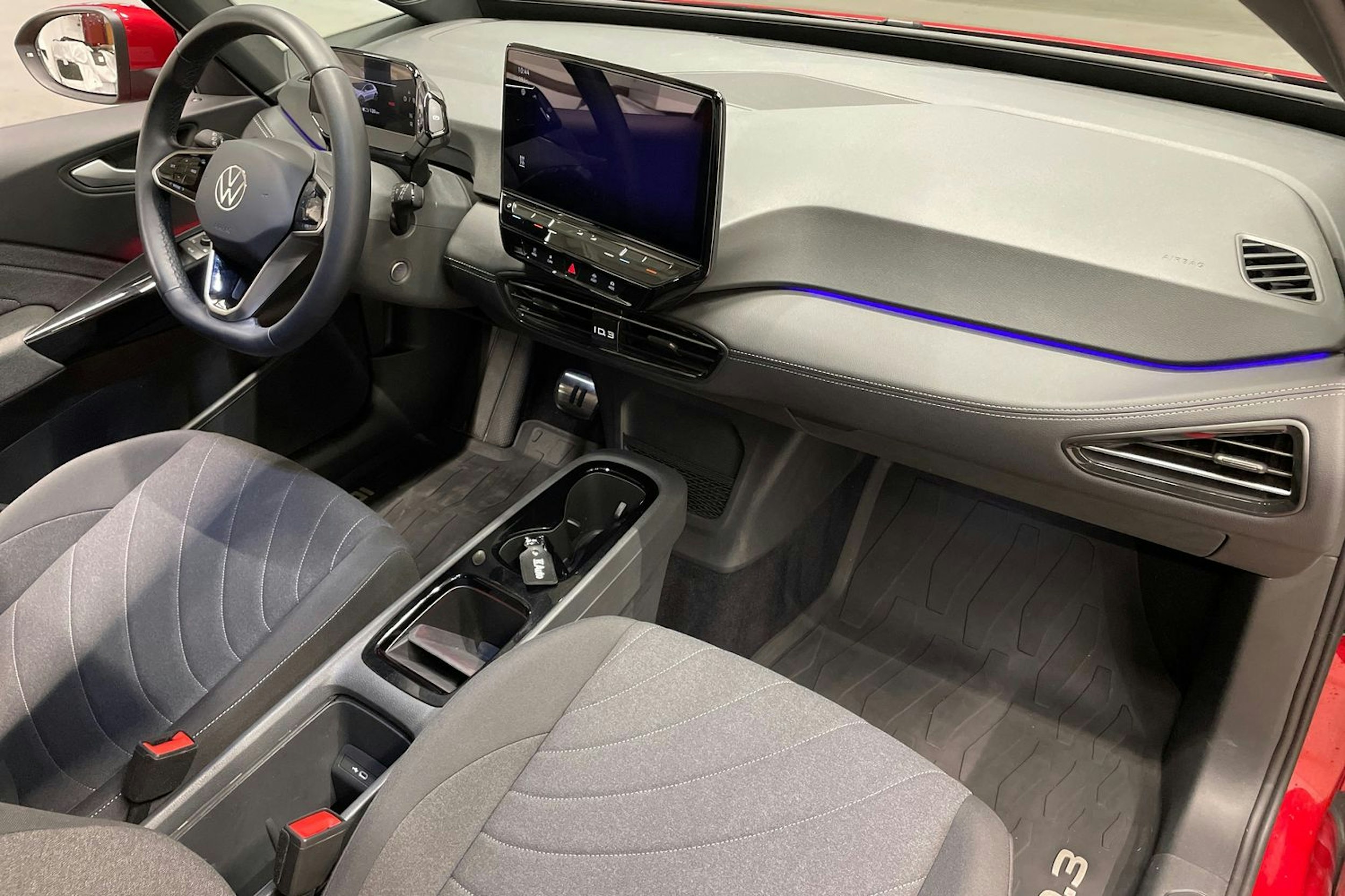 punainen Volkswagen ID.3 2023 kuva 30.