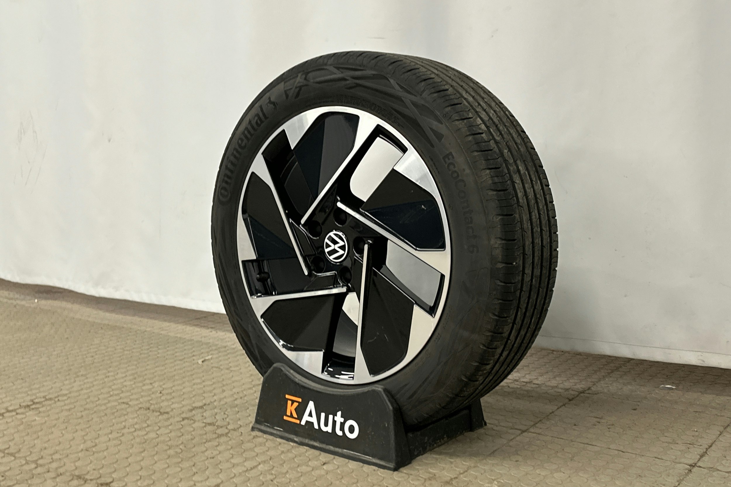 harmaa Volkswagen ID.3 2023 kuva 13.