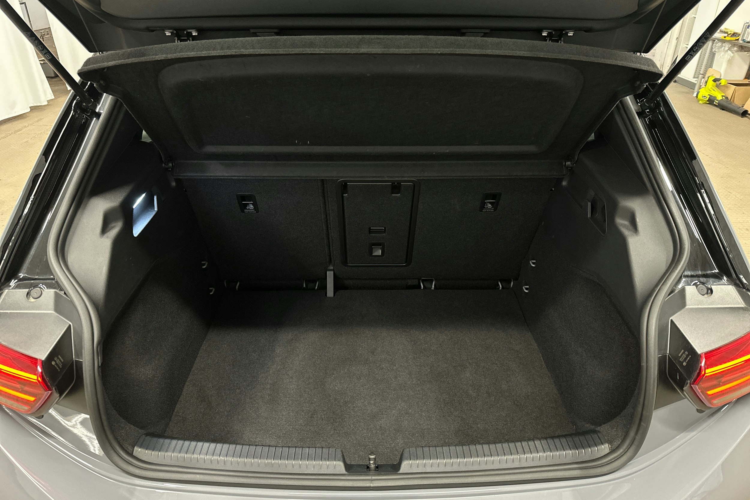 harmaa Volkswagen ID.3 2023 kuva 14.