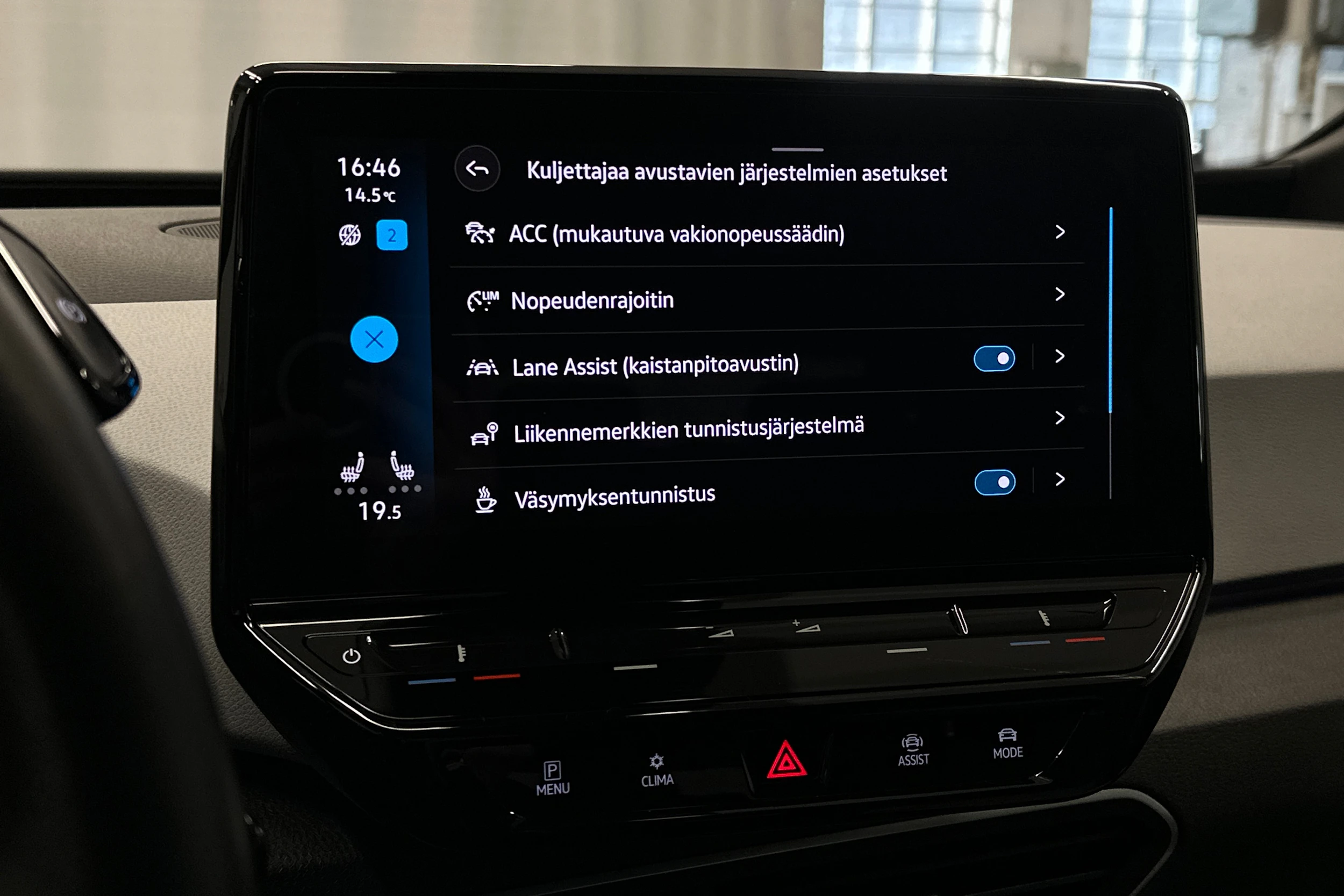 valkoinen Volkswagen ID.3 2023 kuva 23.