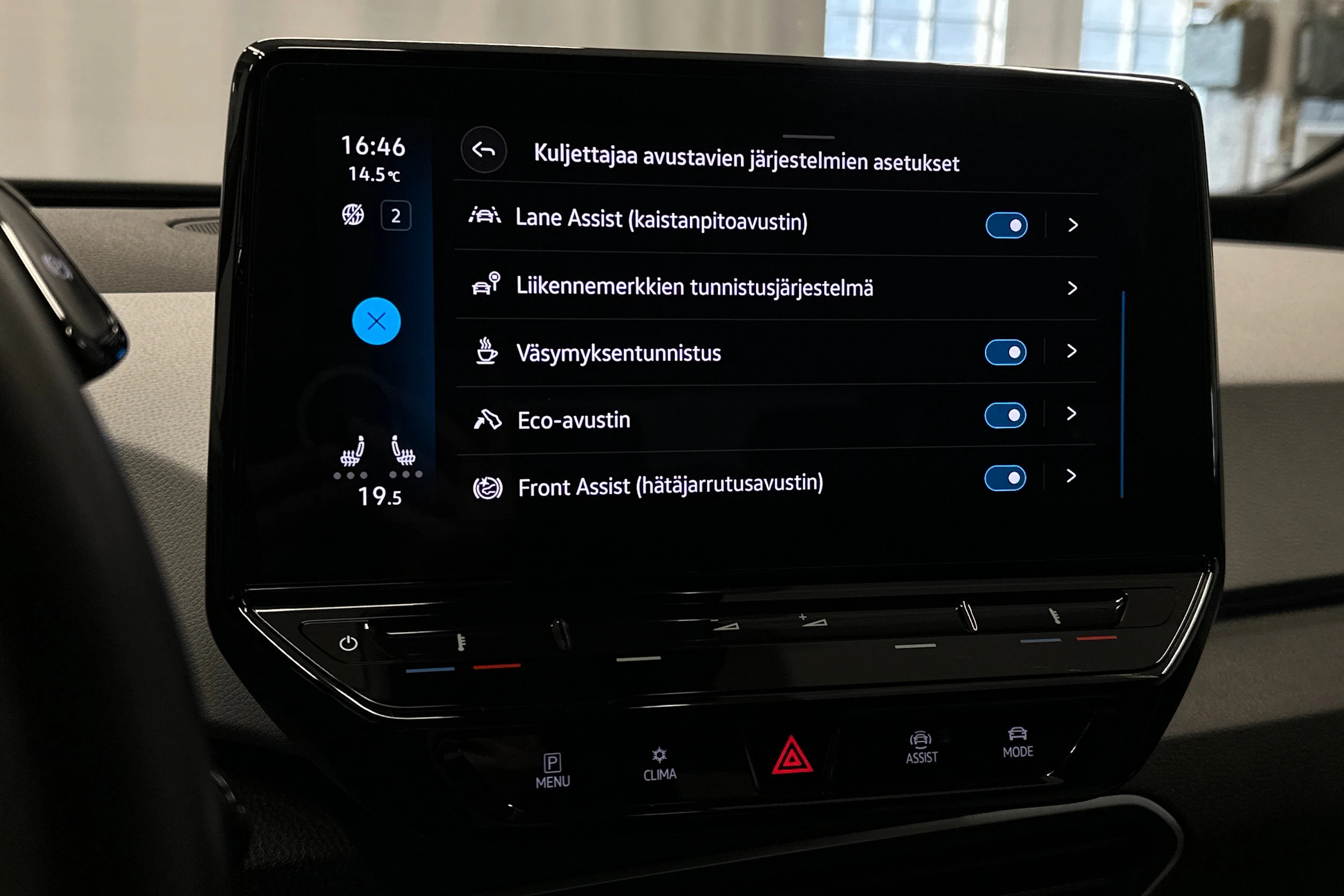 valkoinen Volkswagen ID.3 2023 kuva 24.