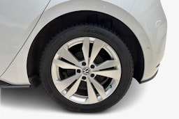 valkoinen Volkswagen ID.3 2023 kuva 11.