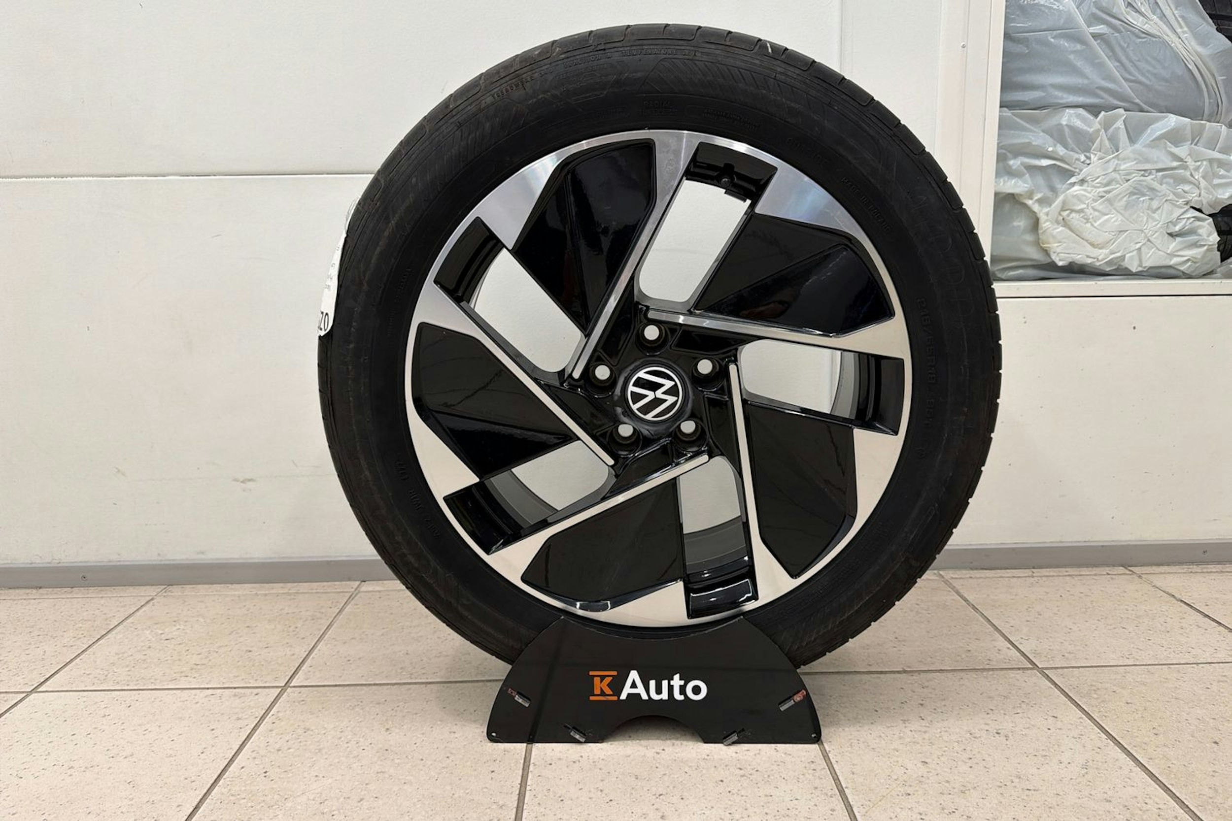 valkoinen Volkswagen ID.3 2023 kuva 14.