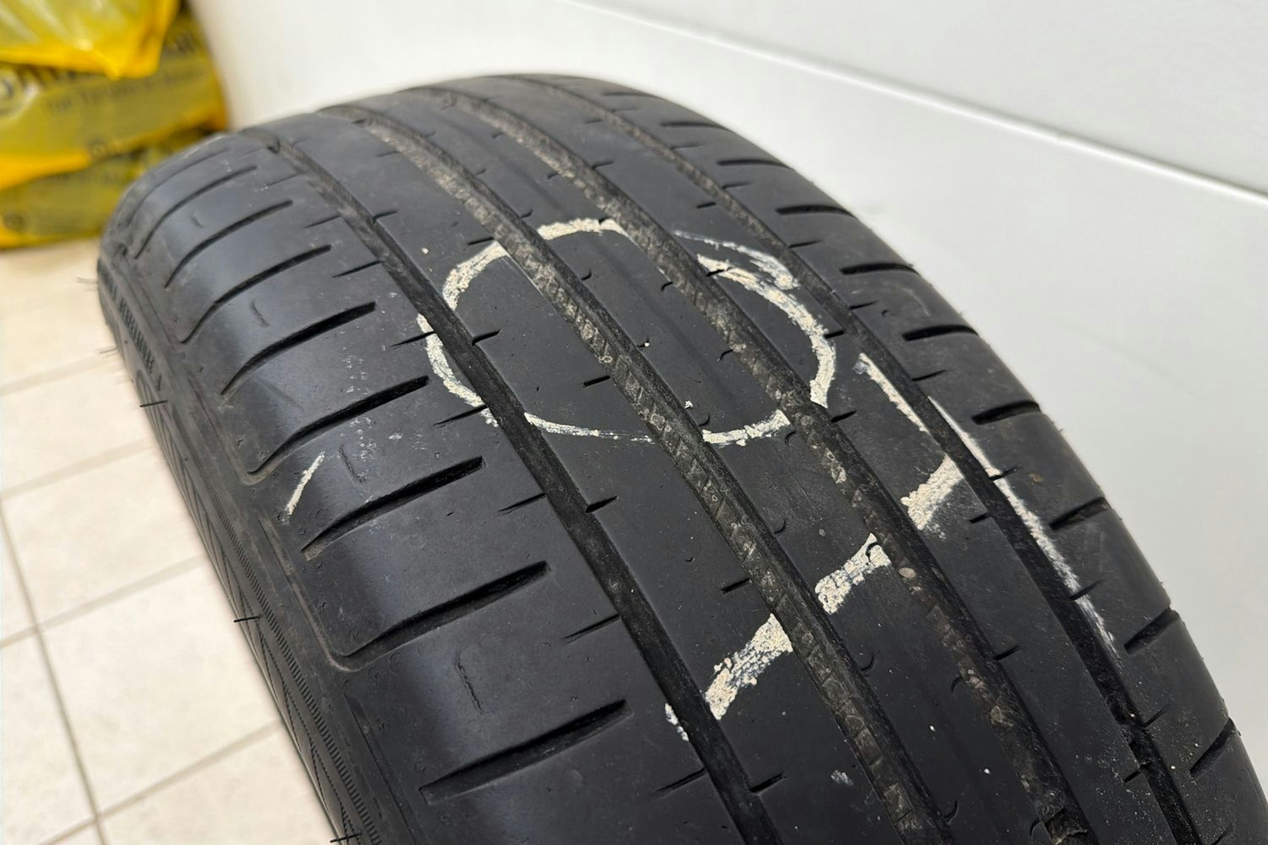 valkoinen Volkswagen ID.3 2023 kuva 15.