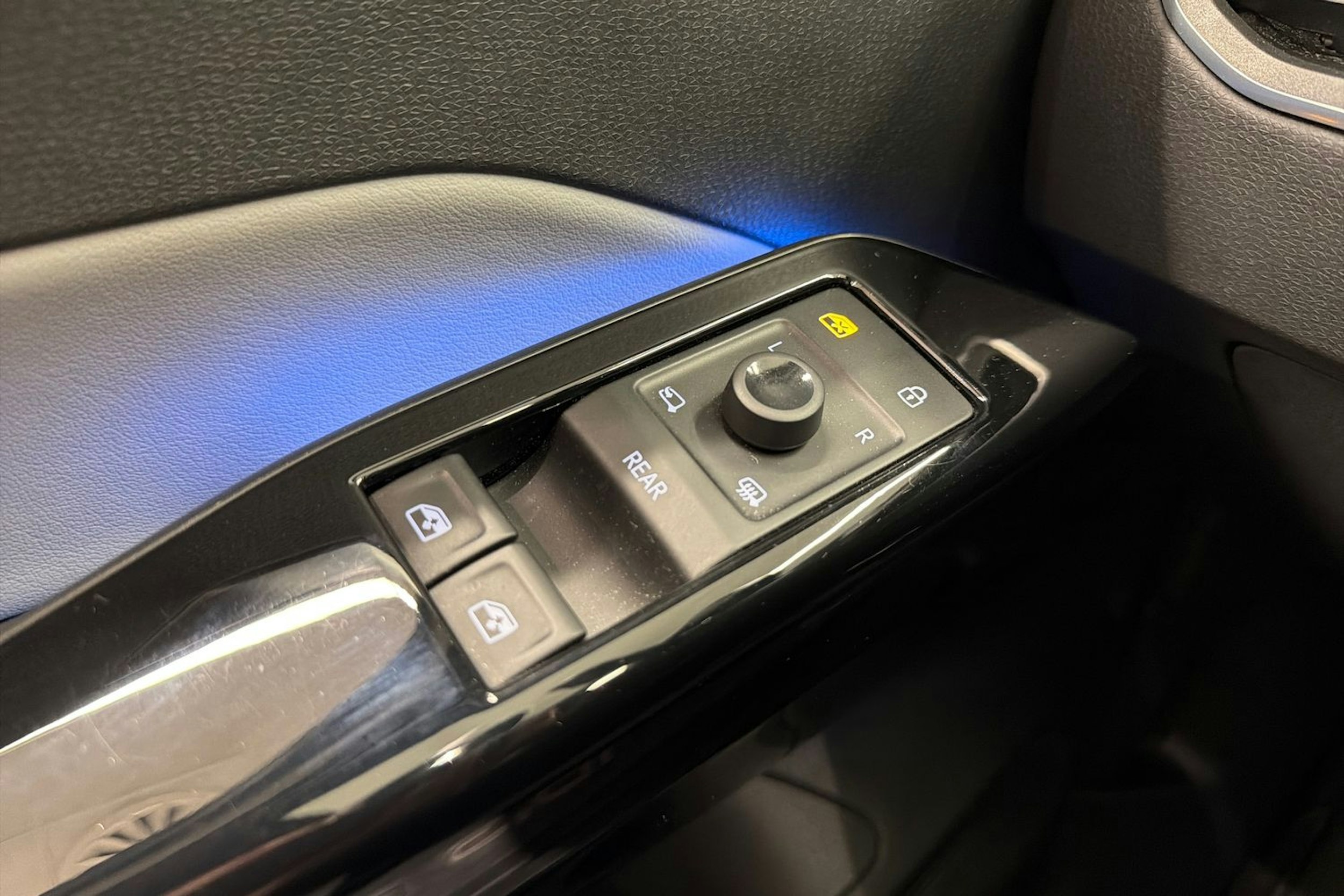 valkoinen Volkswagen ID.3 2023 kuva 19.