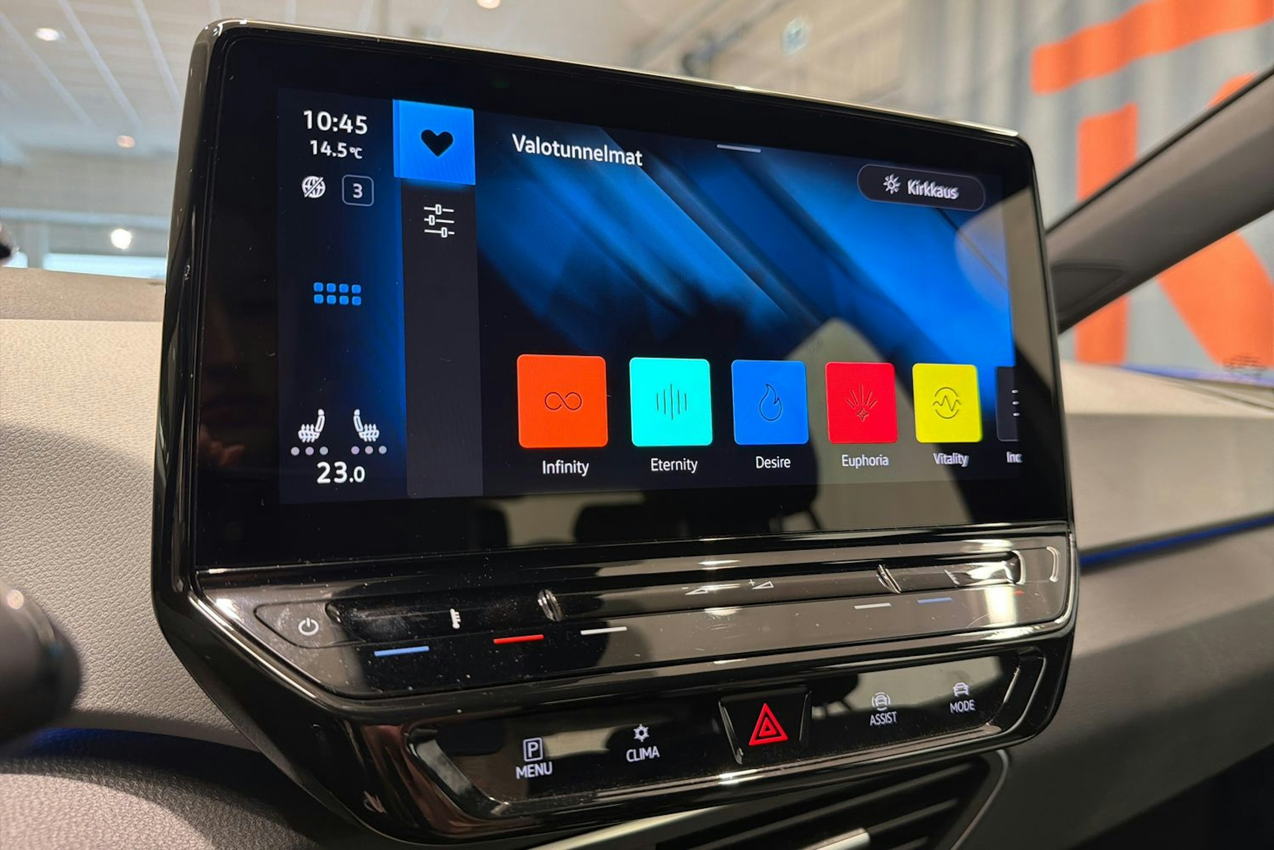 valkoinen Volkswagen ID.3 2023 kuva 28.