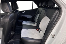 valkoinen Volkswagen ID.3 2023 kuva 10.