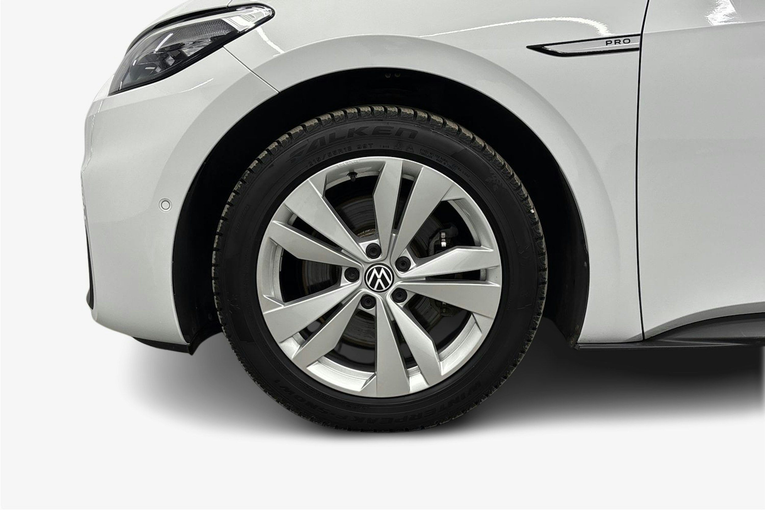 valkoinen Volkswagen ID.3 2023 kuva 11.