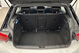 valkoinen Volkswagen ID.3 2023 kuva 16.