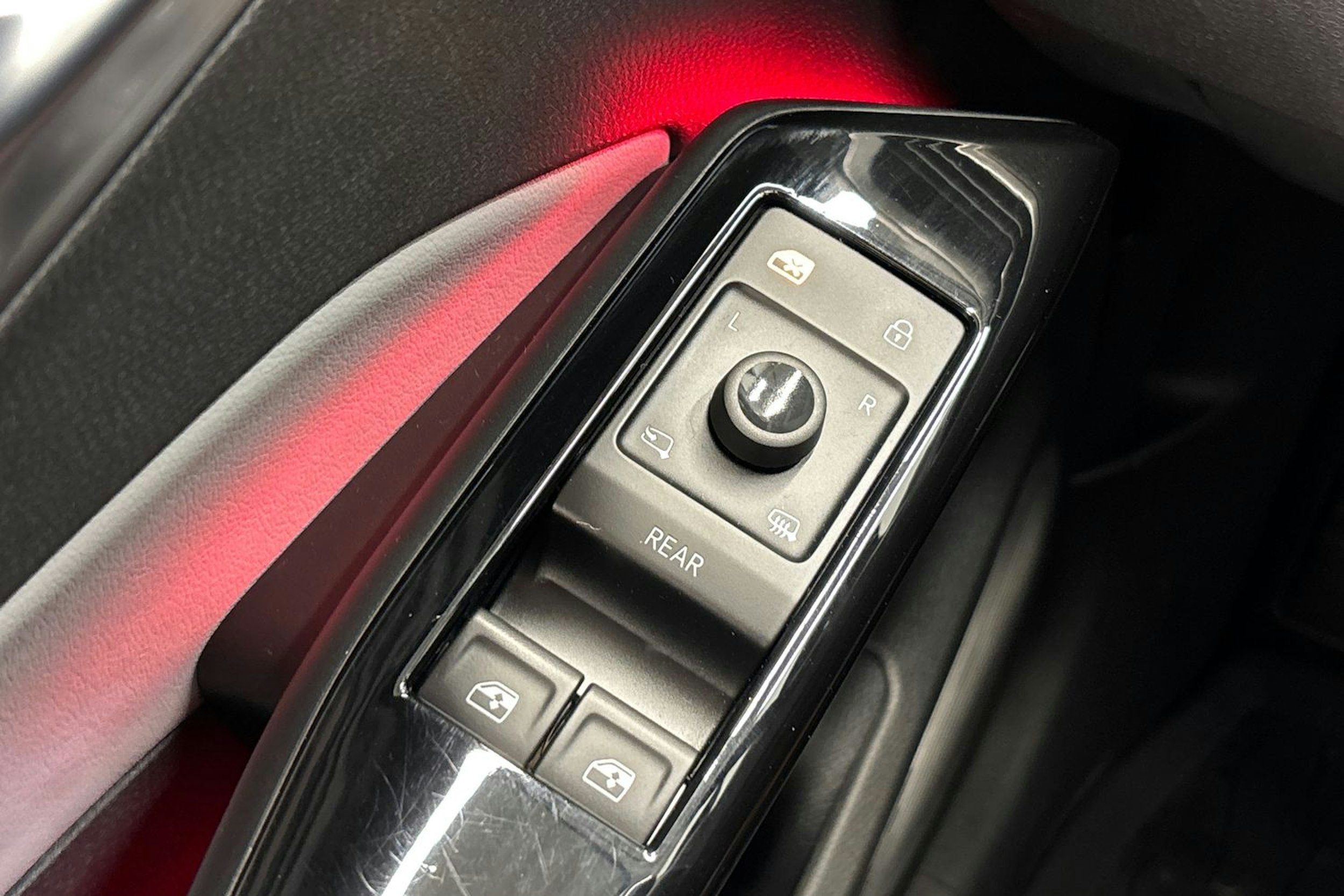 valkoinen Volkswagen ID.3 2023 kuva 17.