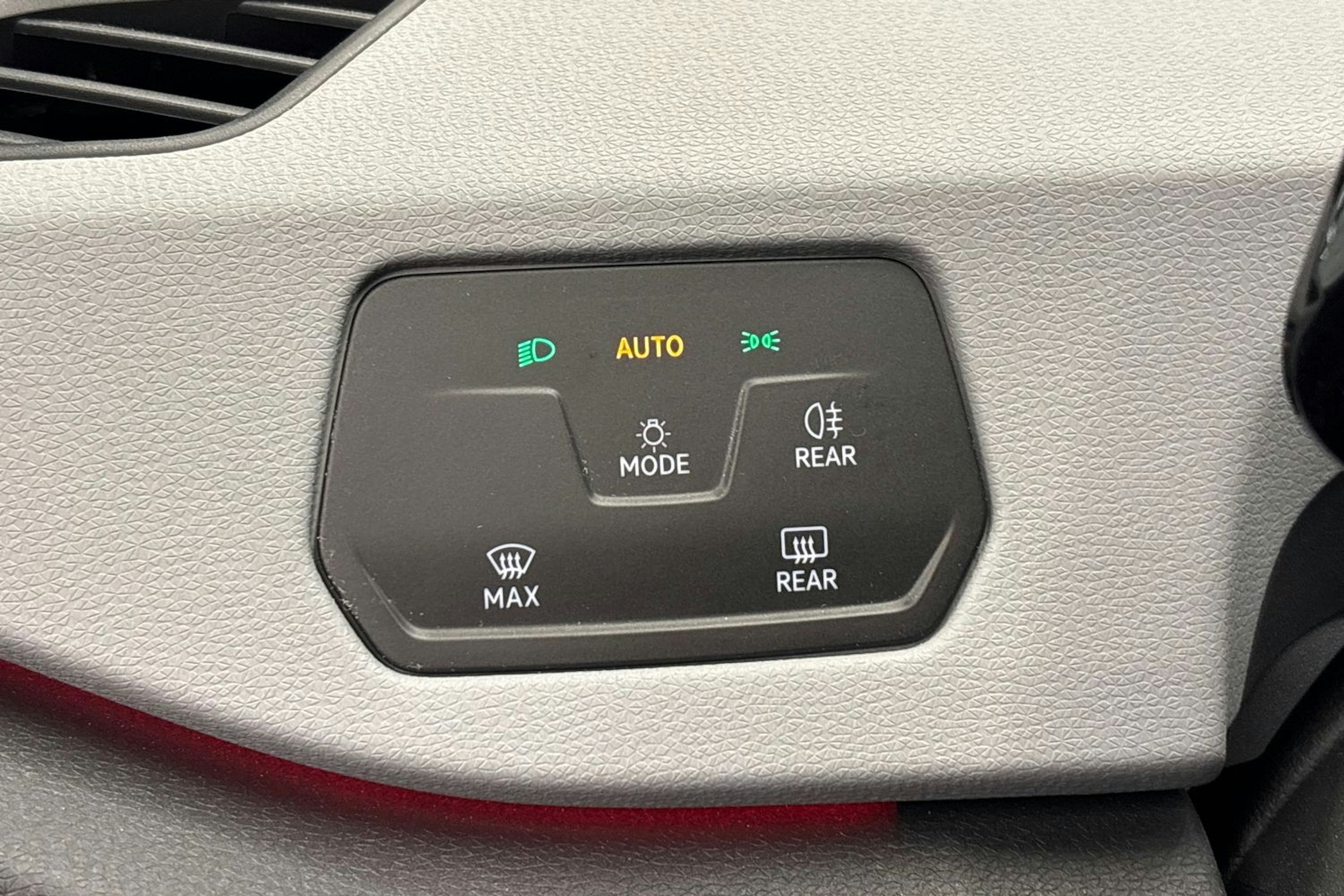 valkoinen Volkswagen ID.3 2023 kuva 18.