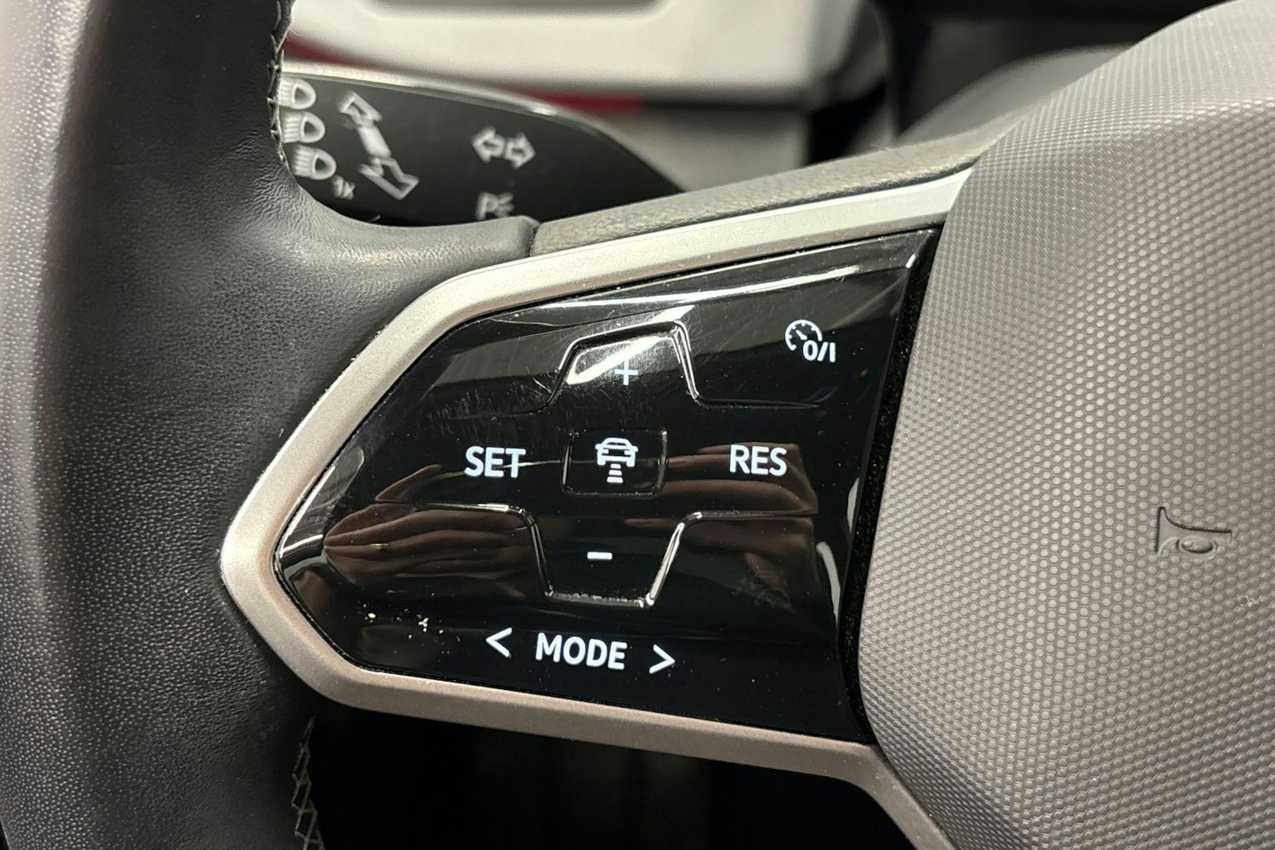 valkoinen Volkswagen ID.3 2023 kuva 19.