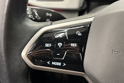 valkoinen Volkswagen ID.3 2023 kuva 19.