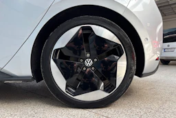 harmaa Volkswagen ID.3 2023 kuva 13.