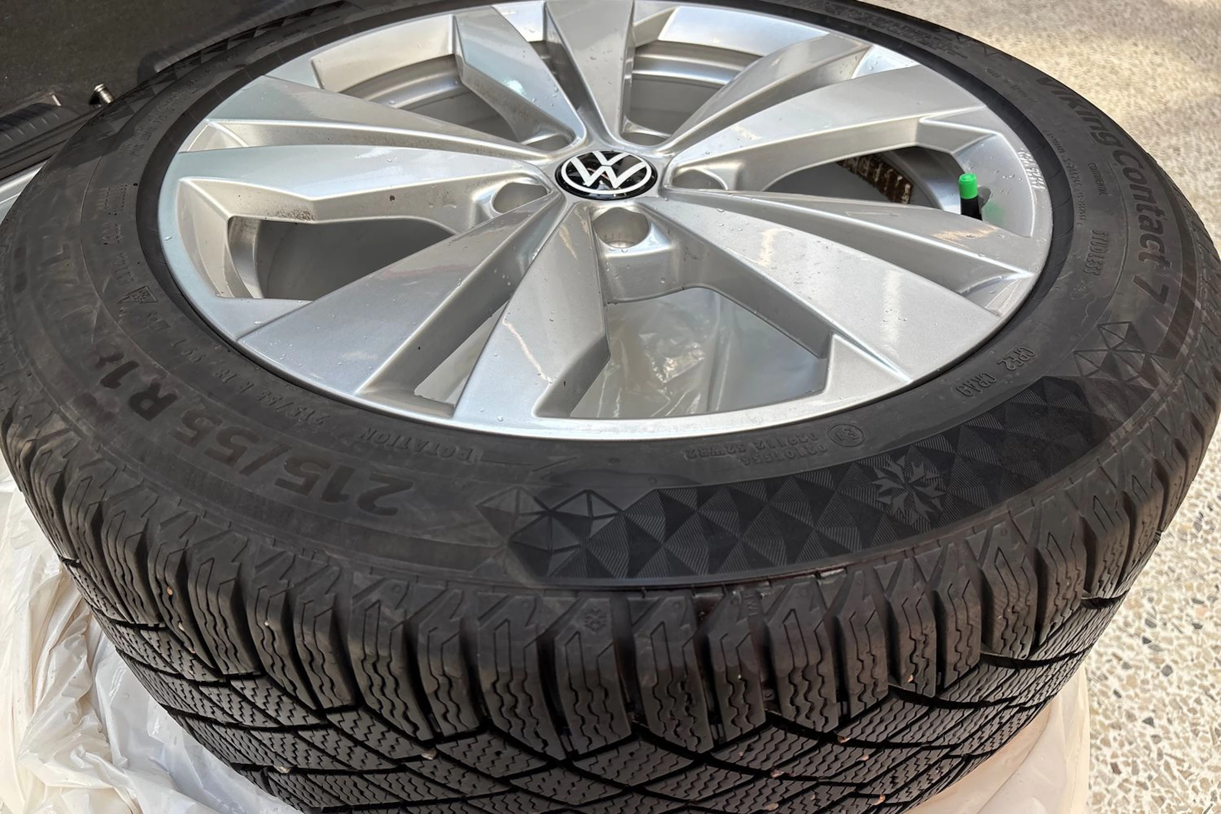harmaa Volkswagen ID.3 2023 kuva 15.