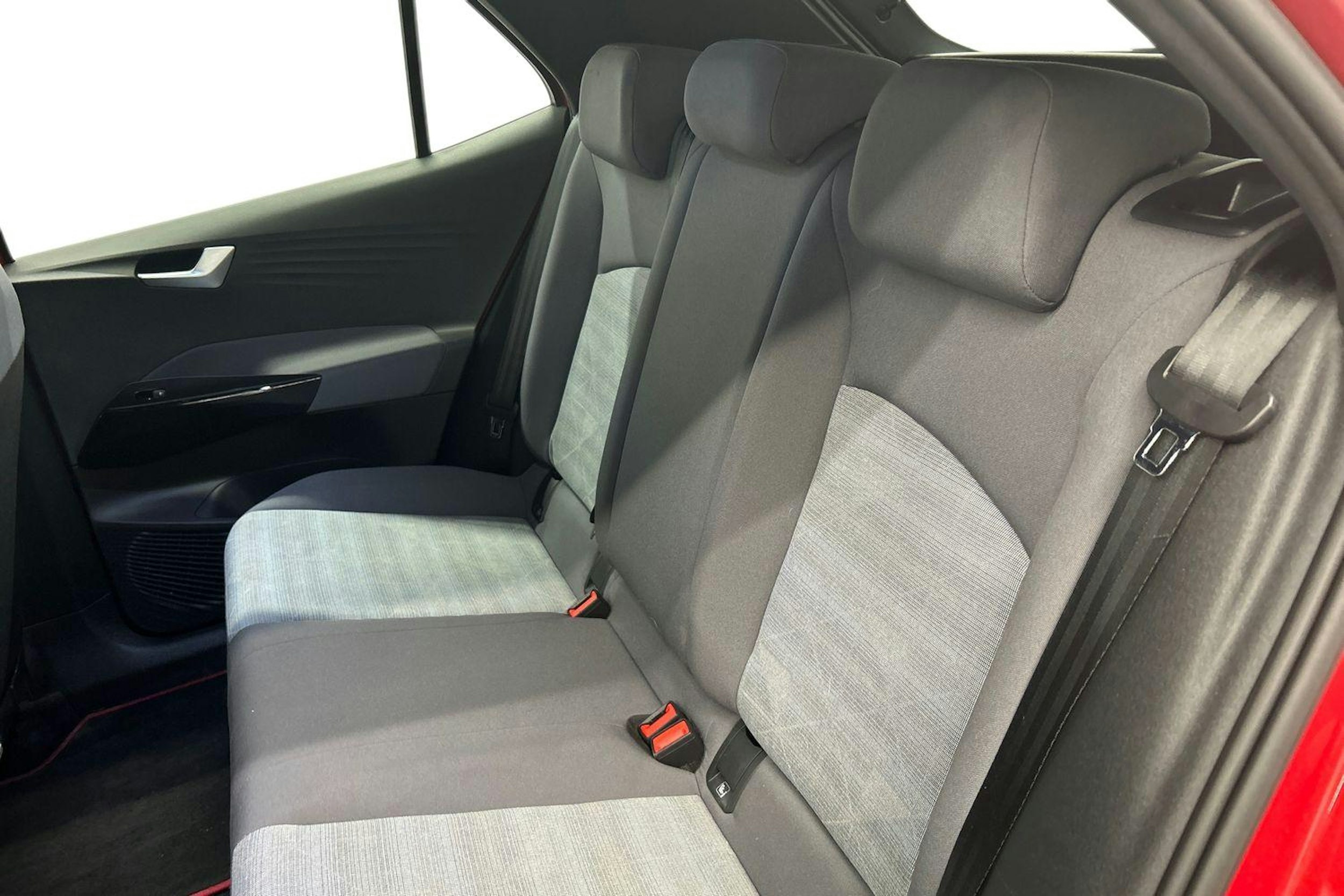 punainen Volkswagen ID.3 2023 kuva 9.