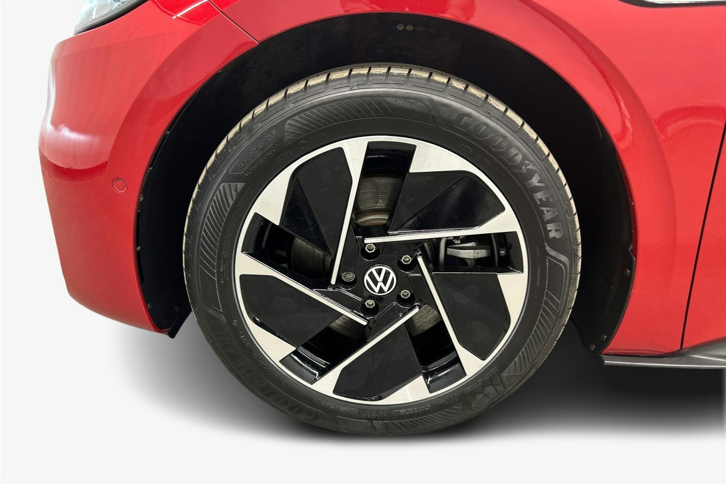 punainen Volkswagen ID.3 2023 kuva 10.
