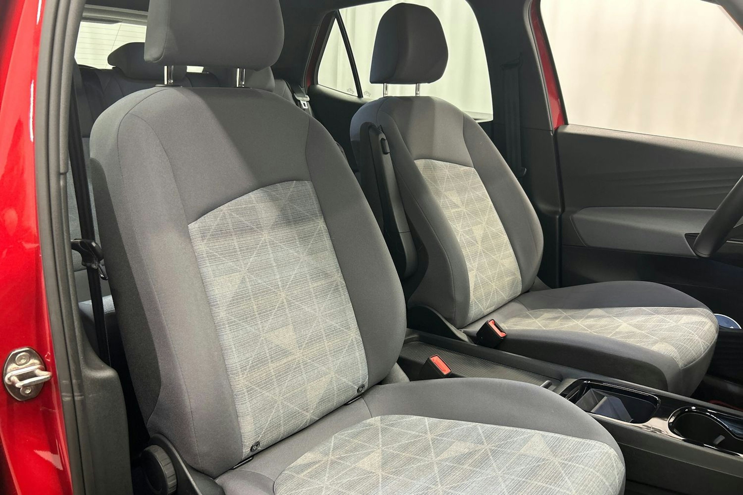 punainen Volkswagen ID.3 2023 kuva 13.