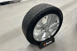 punainen Volkswagen ID.3 2023 kuva 16.