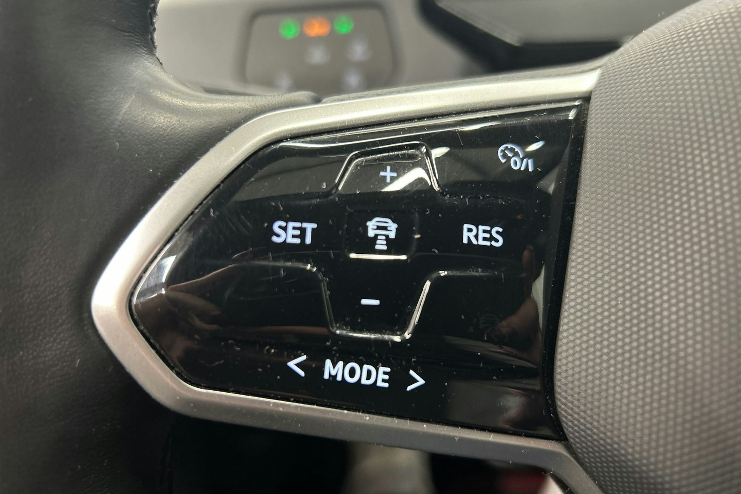 punainen Volkswagen ID.3 2023 kuva 18.