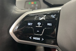 punainen Volkswagen ID.3 2023 kuva 18.