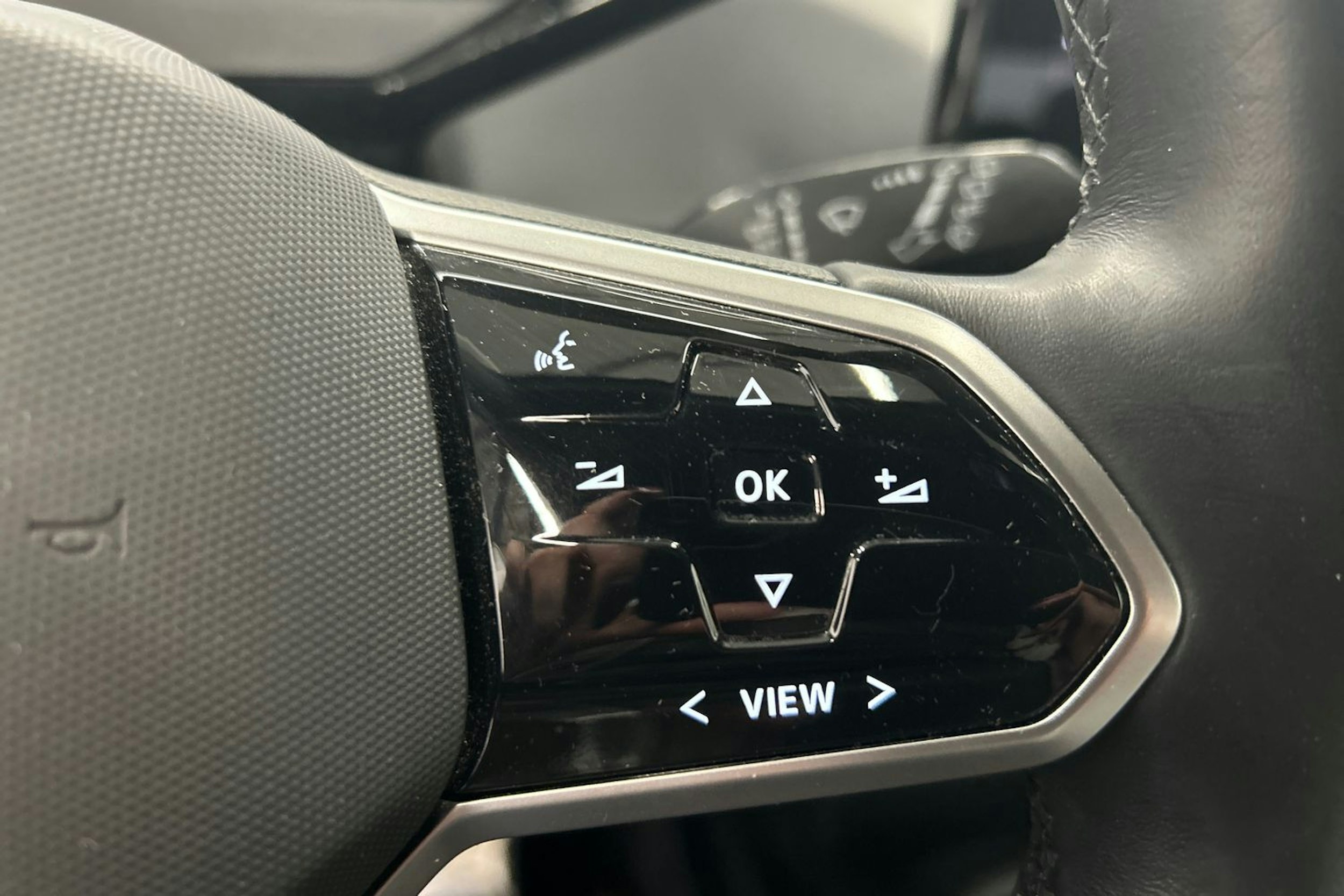 punainen Volkswagen ID.3 2023 kuva 19.