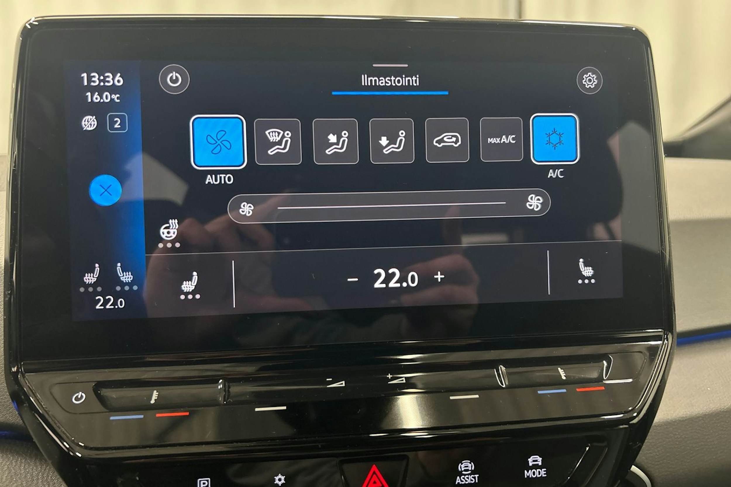 punainen Volkswagen ID.3 2023 kuva 25.