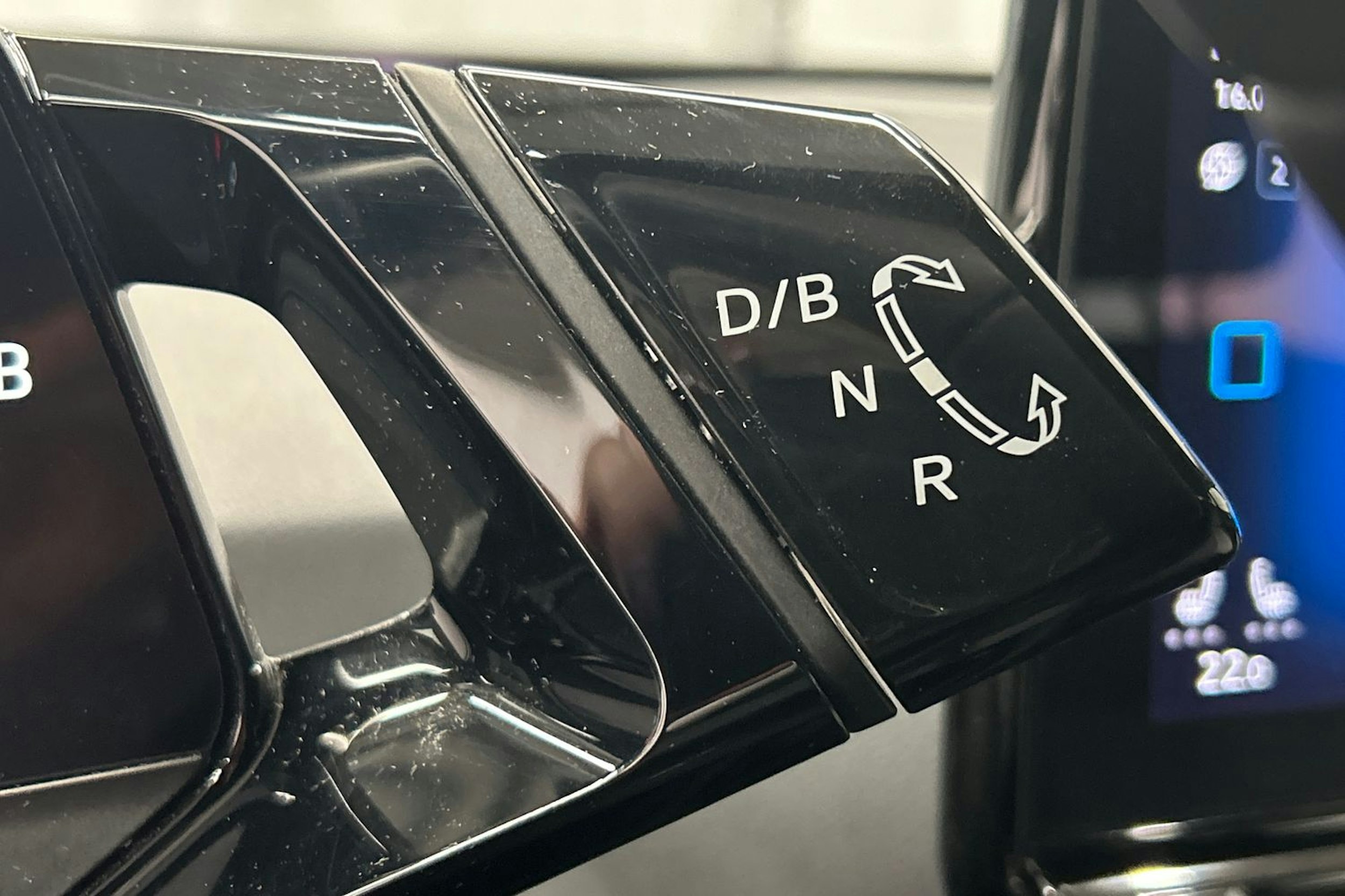 punainen Volkswagen ID.3 2023 kuva 26.