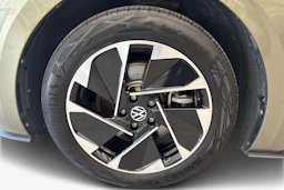 vihreä Volkswagen ID.3 2023 kuva 9.